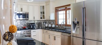 10 minute walk to the beach- Perfect vacation home