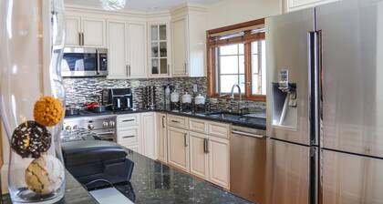 10 minute walk to the beach- Perfect vacation home