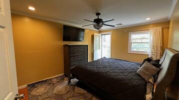 3 bedrooms, iron/ironing board, free WiFi, bed sheets