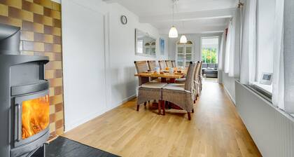 Awesome home in Rødby with kitchen