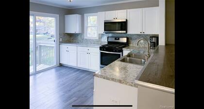 Cozy modern 4 bedroom, 10 min walk to beach & sunset