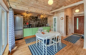 Fridge, microwave, oven, stovetop - Awesome apartment in Färgelanda (Färgelanda)