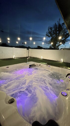 OldTown Scottsdale Sleeps 14 HotTub+Grill+MiniGolf+CornHole