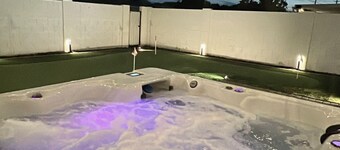 OldTown Scottsdale Sleeps 14 HotTub+Grill+MiniGolf+CornHole