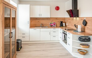 Kühlschrank, Herdplatte, Geschirrspüler