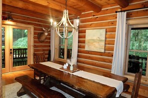 Dining - Spacious cabin w/Hot Tub , 10 minutes from downtown Blue Ridge. (Cherry Log)