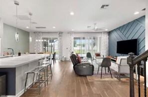 Interior - LUXURY 8 Beds/NEAR DISNEY/PRIVATE POOL/GAME ROOM (Kissimmee)