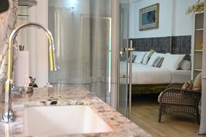 1 bedroom, iron/ironing board, WiFi, bed sheets - Chic Apartment in peaceful neighborhood close to beaches, shopping/entertainment (Corinth)