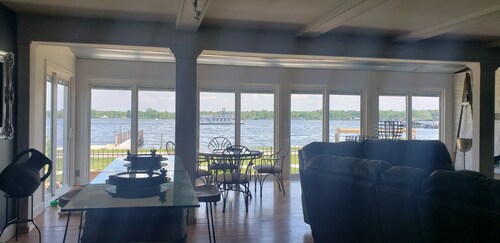 WATERFRONT house on Buckeye Lake Ohio with Boat Dock Available