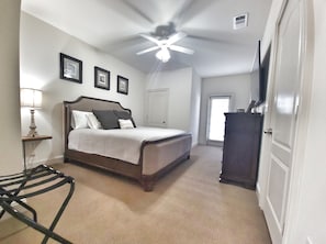 2 bedrooms, desk, iron/ironing board, free WiFi