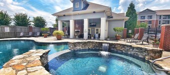 Luxury Condo, located within walking distance of Bryant-Denny Stadium