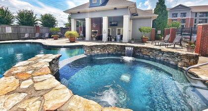 Luxury Condo, located within walking distance of Bryant-Denny Stadium