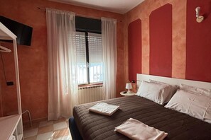 1 bedroom, desk, iron/ironing board, WiFi