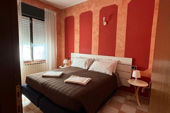 1 chambre, bureau, fer et planche à repasser, Wi-Fi