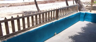 Bungalow-type house on the edge of the beach, ideal for families!