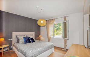 4 bedrooms, travel crib, free WiFi, bed sheets