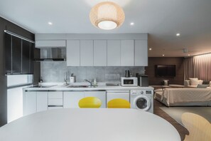 Family Penthouse | Private kitchen | Fridge, microwave
