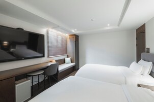 Habitación Deluxe con 2 camas individuales | Espacio para trabajar con un portátil, cortinas opacas, wifi gratis