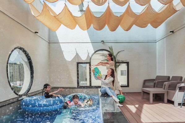 Penthouse Keluarga | Teras/patio