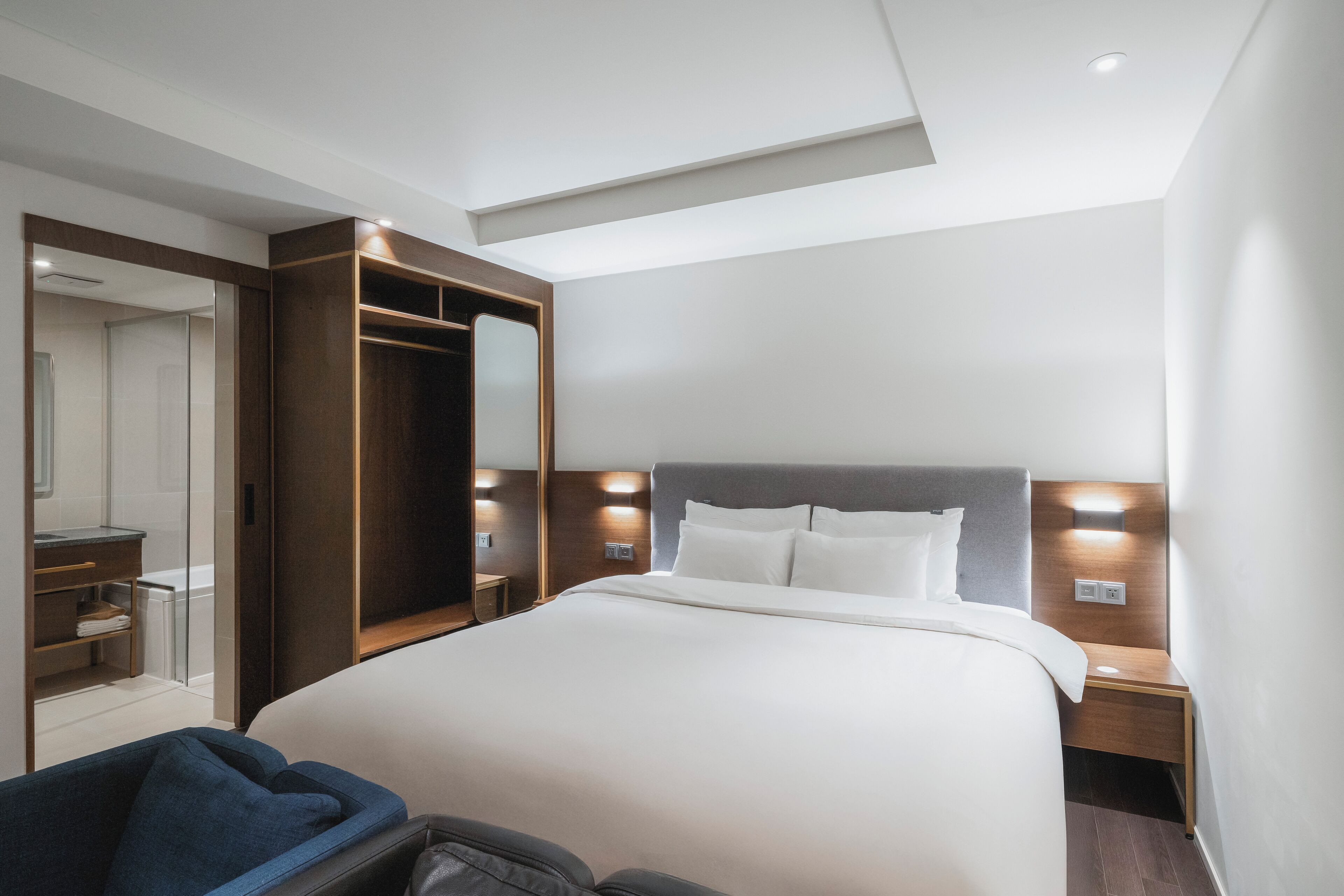 Superior King Room | 手提電腦工作空間、遮光窗簾/窗簾、免費 Wi-Fi、床單