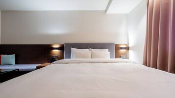 Deluxe Room | Laptop workspace, blackout drapes, free WiFi, bed sheets