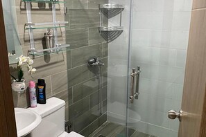 Shower - Confortable Aparment (Resd. Mediterráneo (al lado plaza Gómez Díaz))