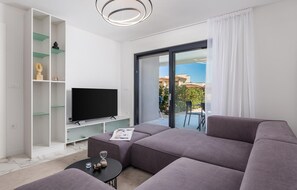 TV - Nice apartment in Malinska with WiFi (Malinska)