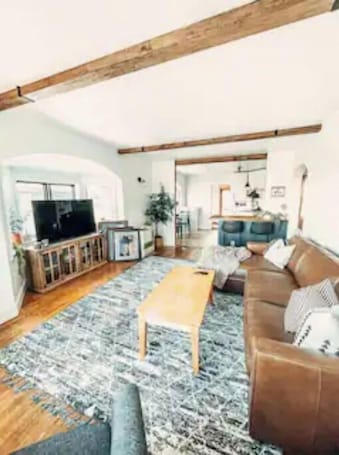Living area. Walkable 3 Bedroom Duplex with private Hot Tub, Porch, and Scenic Views