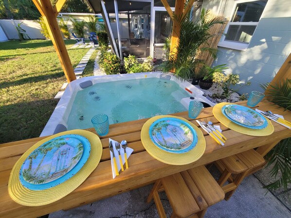 Outdoor spa tub