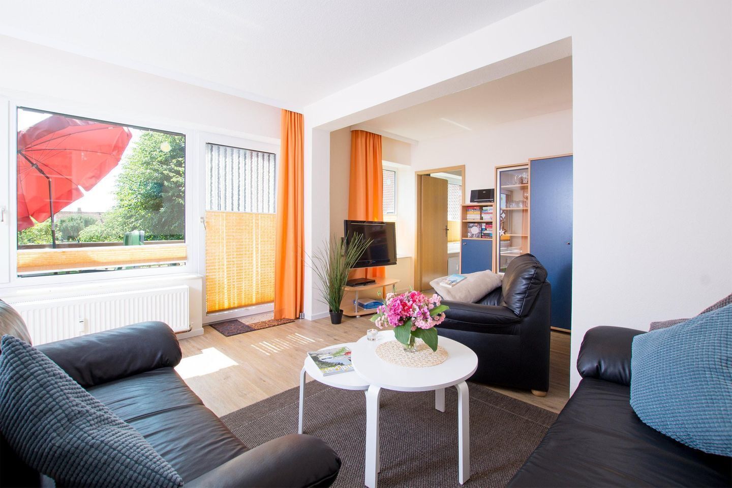 Fernseher, DVD-Player, Tischtennisplatte, Stereoanlage