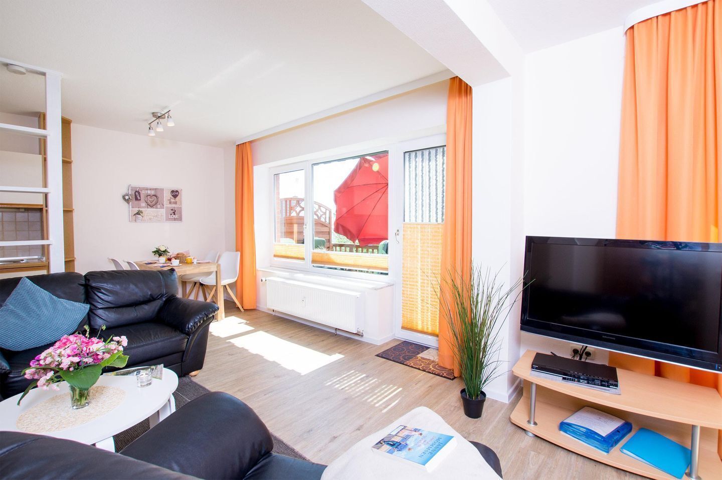 Fernseher, DVD-Player, Tischtennisplatte, Stereoanlage