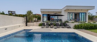 Beautiful private villa for 8 people with A/C, private pool, WIFI, TV and terrace