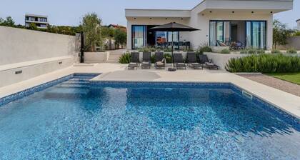 Wunderbares alleinstehendes Ferienhaus mit privatem Pool, W-LAN, Klimaanlage, TV und Terrasse