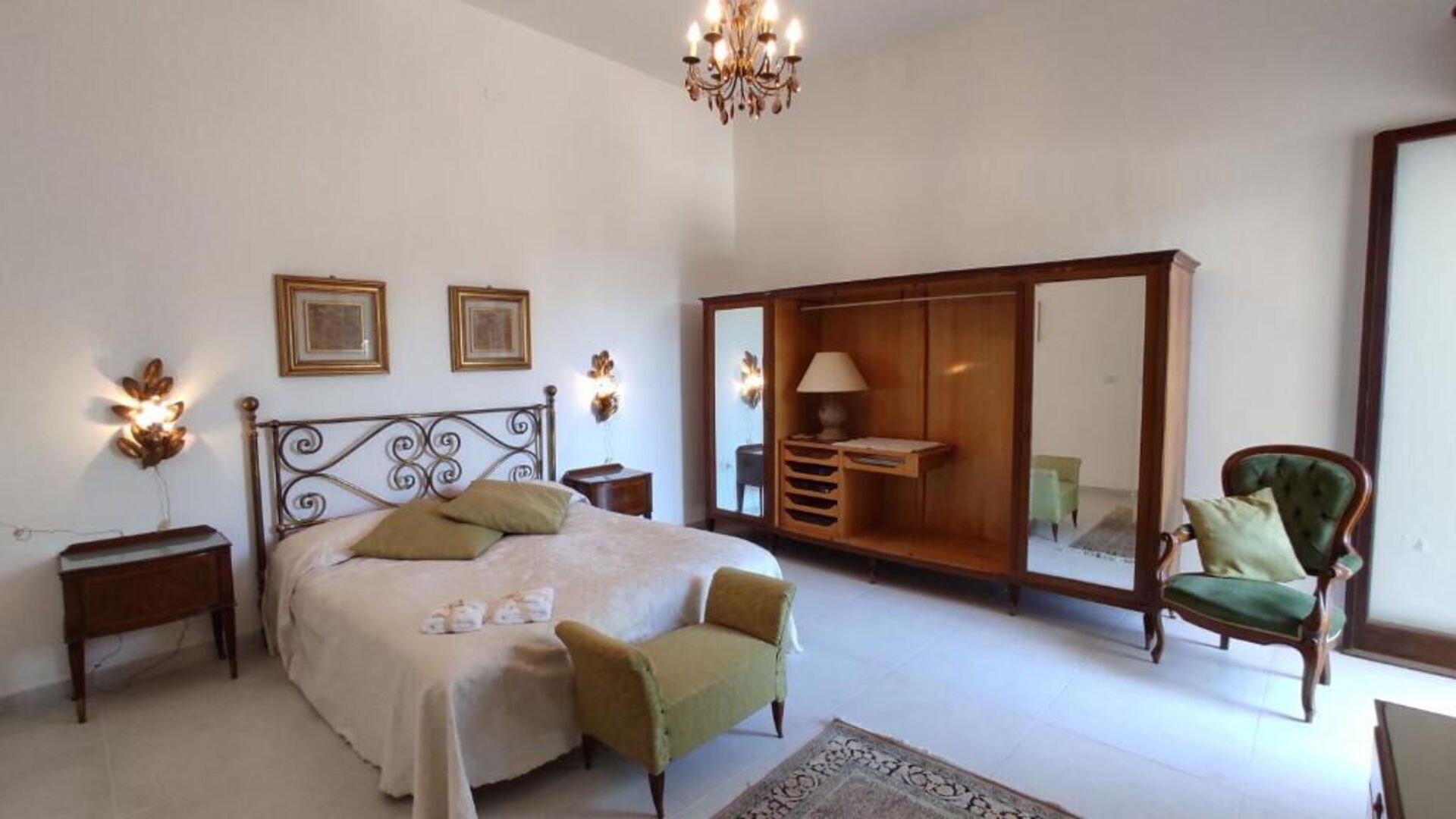 2 bedrooms, travel cot, free WiFi