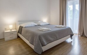 6 Schlafzimmer, Reisekinderbett, kostenloses WLAN, Bettwäsche