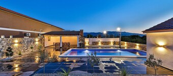 Awesome home in Ugljane with private swimming pool, can be inside or outside