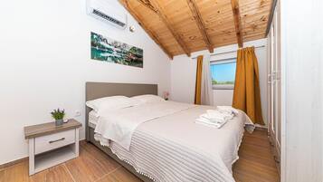 5 bedrooms, free WiFi, bed sheets