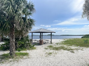Beach nearby, sun-loungers, beach towels