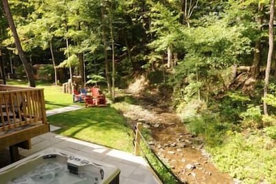 #1 EVL Creekview Townhome SKI BIKE GOLF & Hot Tub