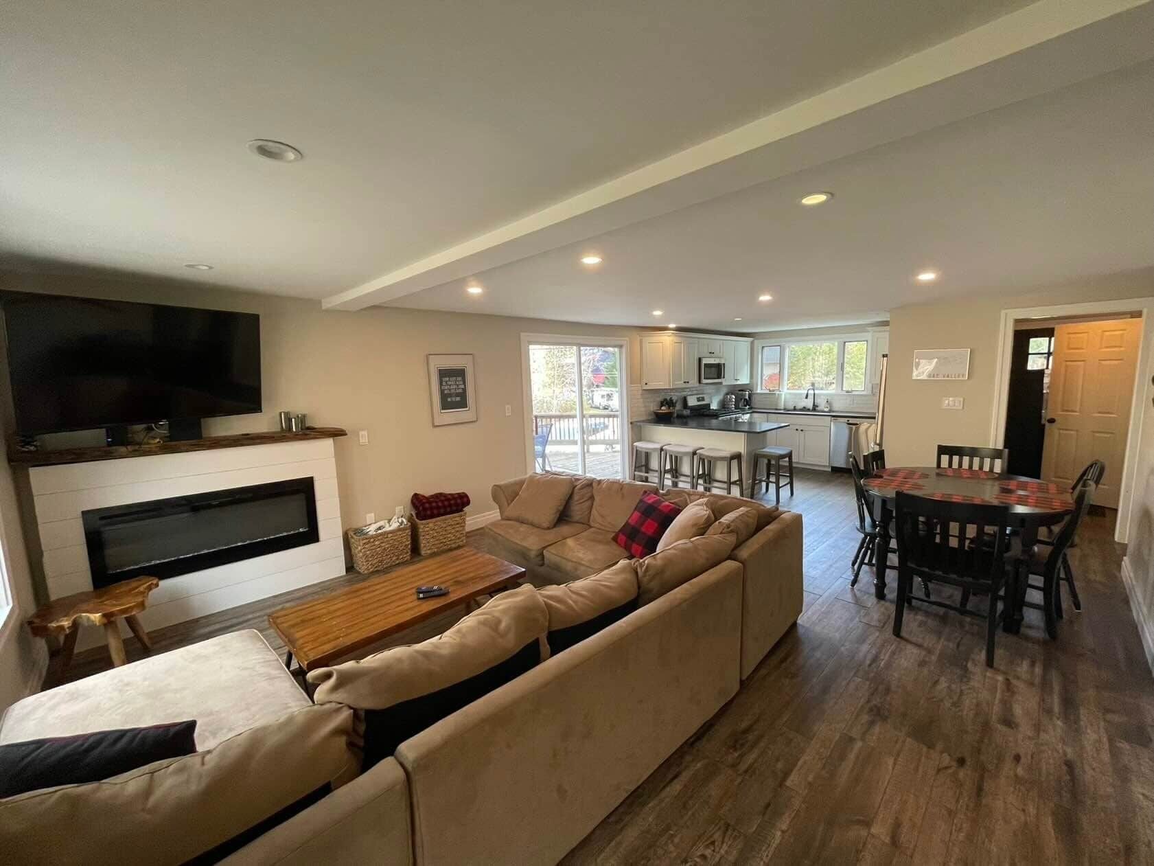 TV, fireplace