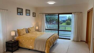 1 bedroom, desk, free WiFi, bed sheets