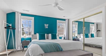 Indulgent Retreat: 3 King Suites, Pool & Hot Tub