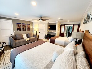 4 bedrooms, desk, iron/ironing board, WiFi