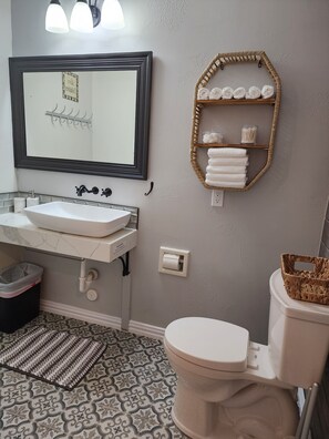 Combined shower/bathtub, hair dryer, towels, soap