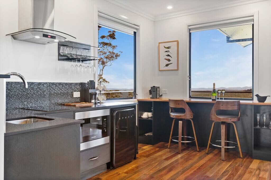 Refrigerador, horno, cafetera y tetera y tostadora 