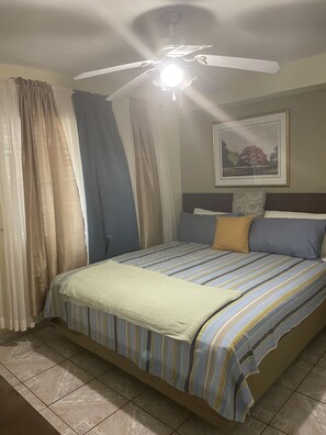 1 chambre, fer et planche Ă repasser, Wi-Fi gratuit, draps fournis