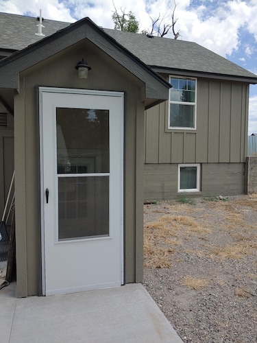 Winery, golf, and the Snake River minutes away.