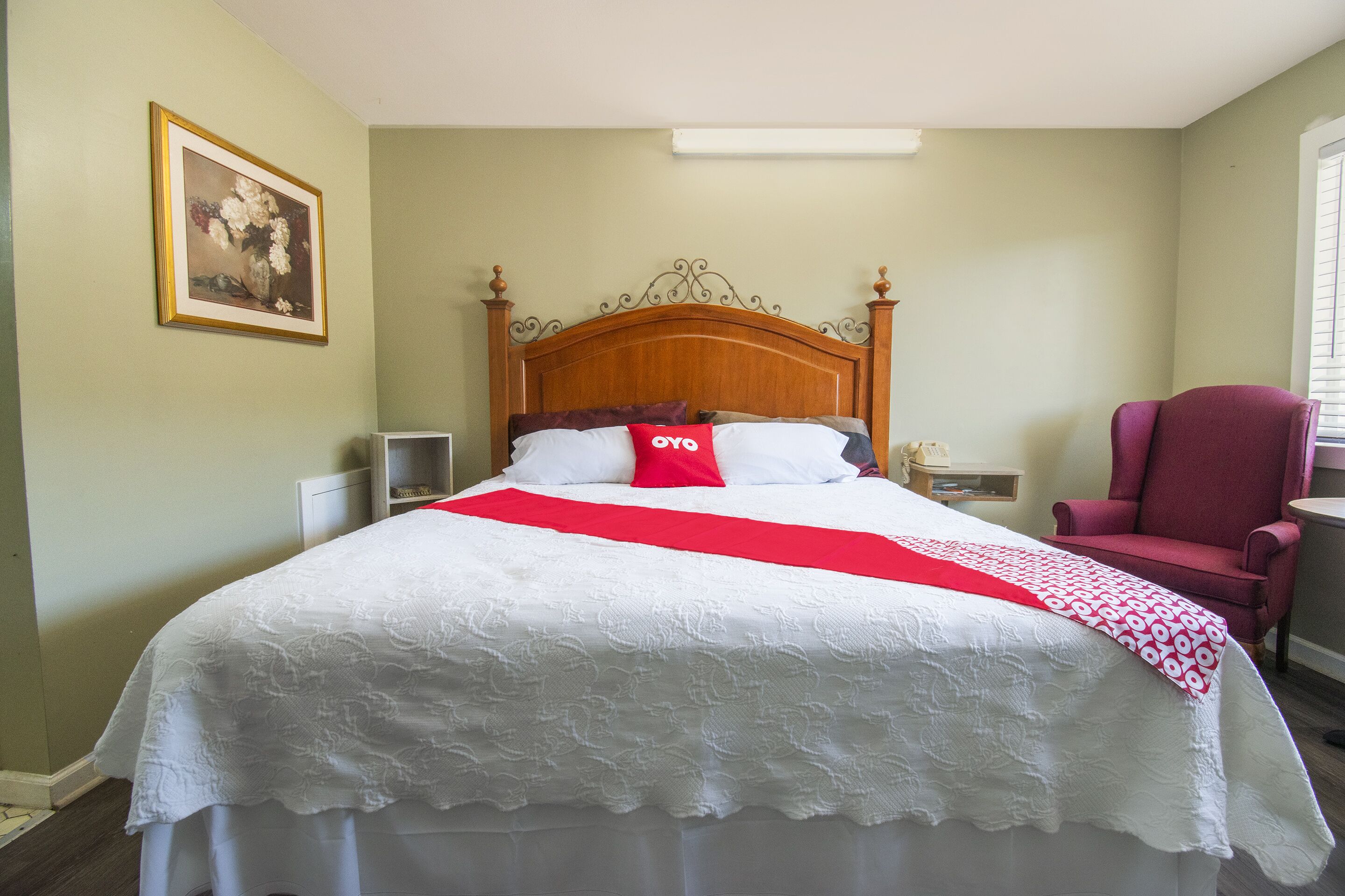 Desk, free WiFi, bed sheets