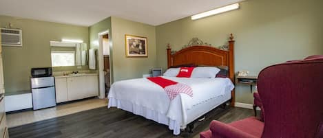 Een bureau, gratis wifi, beddengoed