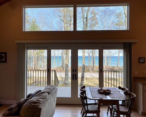 2-bed cottage on Cable's Bay with private beach